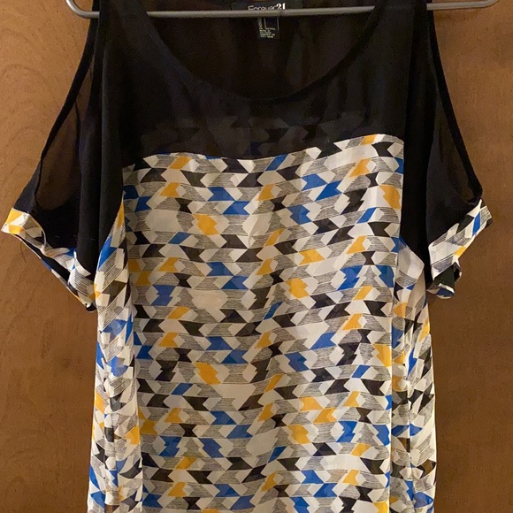 Forever 21 Chevron Patterned Blouse with Sleeve Cutouts - Picture 2 of 7